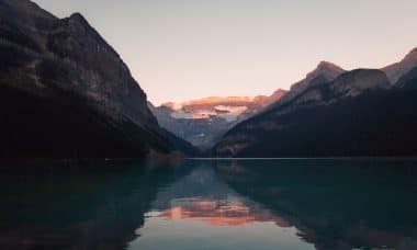 découvrez les quatre saisons et leur impact sur notre environnement, nos activités et nos émotions. explorez la beauté de la nature à travers le cycle des saisons, des fleurs printanières aux paysages enneigés d'hiver.