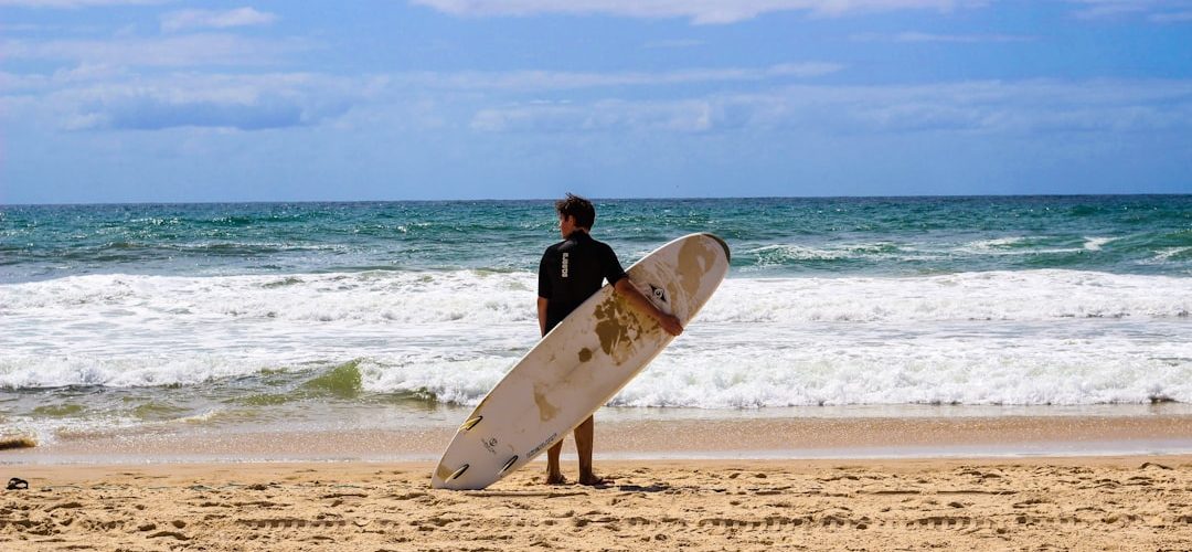 découvrez l'univers fascinant des sports nautiques, où aventure et sensations fortes se rencontrent. plongée, surf, jet ski et bien d'autres activités aquatiques vous attendent pour des moments inoubliables au bord de l'eau. que vous soyez débutant ou expert, préparez-vous à relever de nouveaux défis sur les vagues et à profiter de la nature.