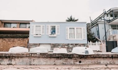 découvrez notre charmante maison de plage, un havre de paix au bord de la mer. profitez de paysages à couper le souffle, d'une décoration chaleureuse et d'activités nautiques à proximité. parfait pour des vacances relaxantes en famille ou entre amis.