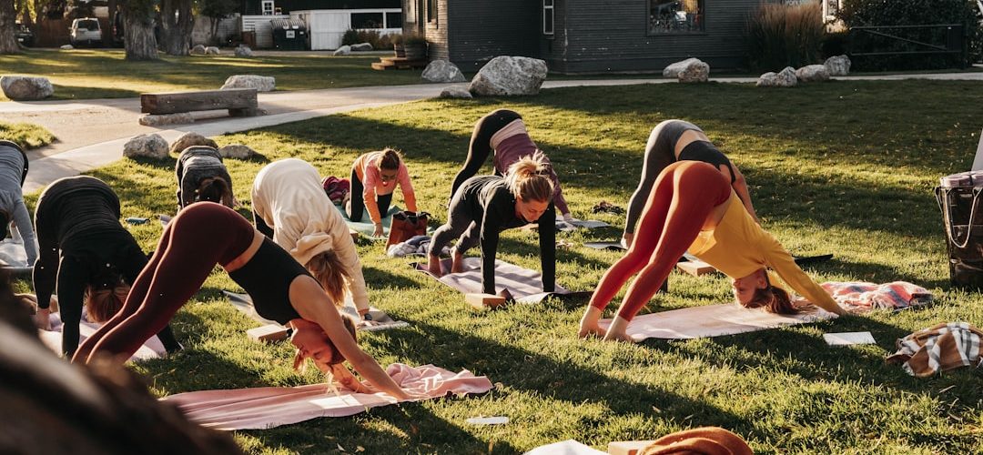 découvrez notre retraite de bien-être, un havre de paix où vous pourrez vous ressourcer grâce à des activités relaxantes, des soins revitalisants et une connexion profonde avec la nature. laissez le stress derrière vous et plongez dans une expérience de rejuvenation complète.