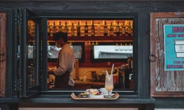 découvrez notre guesthouse conviviale, parfaite pour vos séjours détente ou professionnels. profitez d'un accueil chaleureux, de chambres confortables et d'un cadre apaisant, idéalement située près des attractions locales. réservez dès maintenant pour une expérience inoubliable!