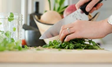 découvrez les techniques de cuisson essentielles pour améliorer vos compétences en cuisine. apprenez à maîtriser la cuisson à la vapeur, la friture, le rôtissage et bien plus encore pour préparer des plats savoureux et raffinés.